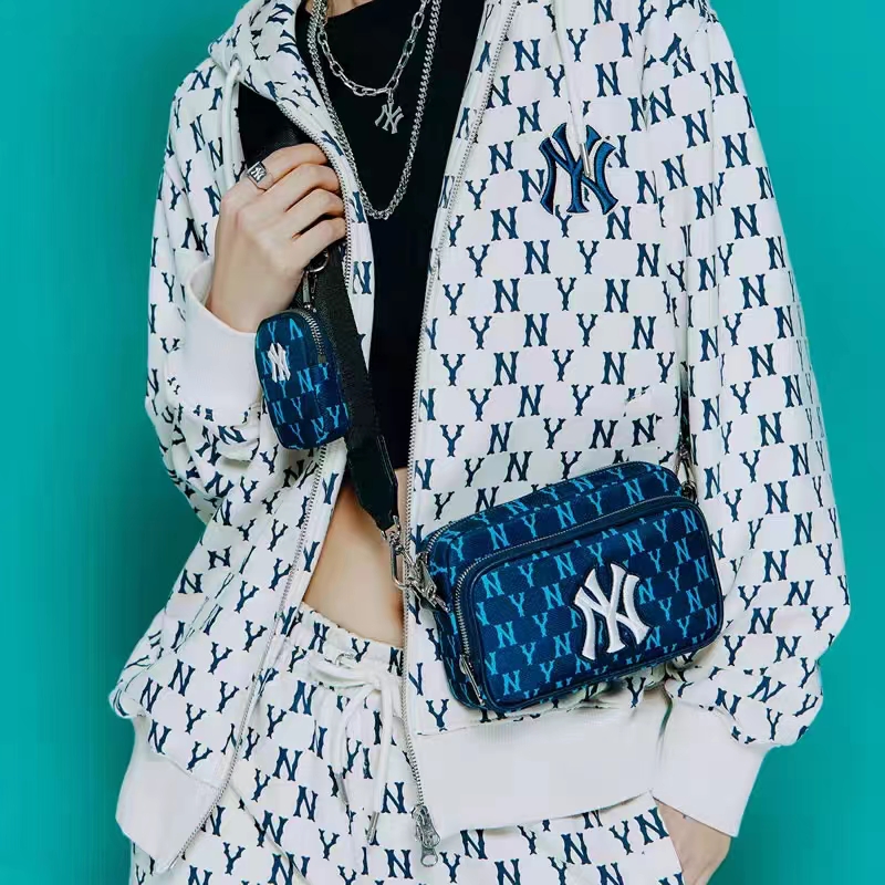 【商场同款】MLB 男女斜挎包复古老花单肩包运动休闲背包22春季新款 3ACRS012N-50NYL藏蓝色-友阿海外购